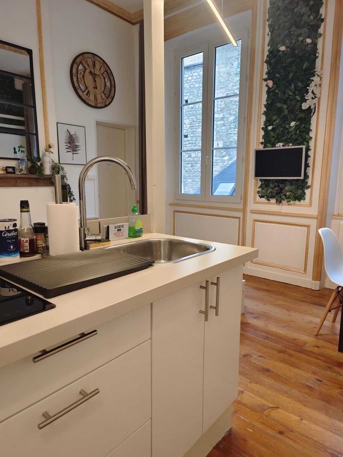 Studio Lumineux Et Fleuri Idealement Situe Apartman Caen Kültér fotó