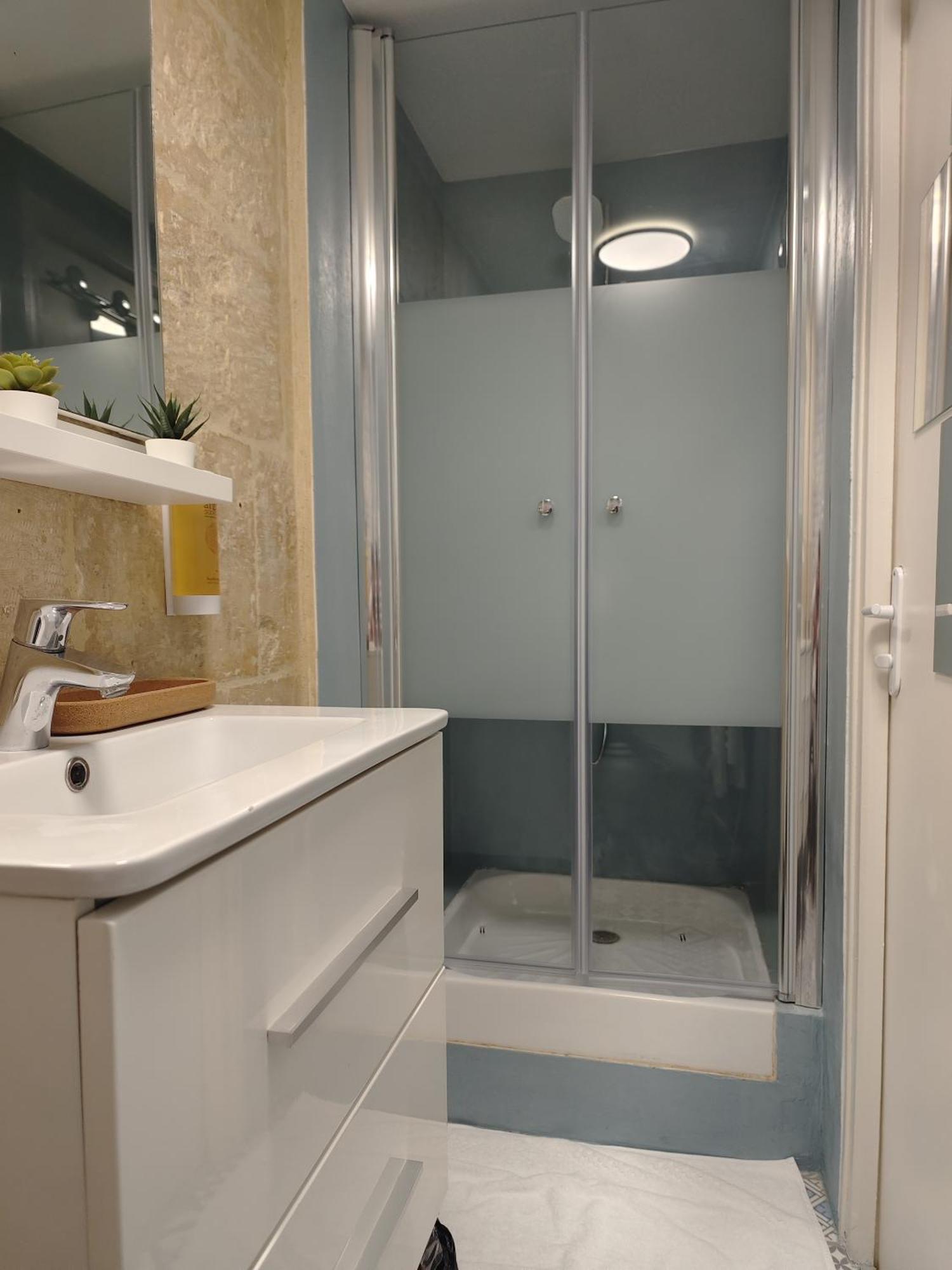 Studio Lumineux Et Fleuri Idealement Situe Apartman Caen Kültér fotó