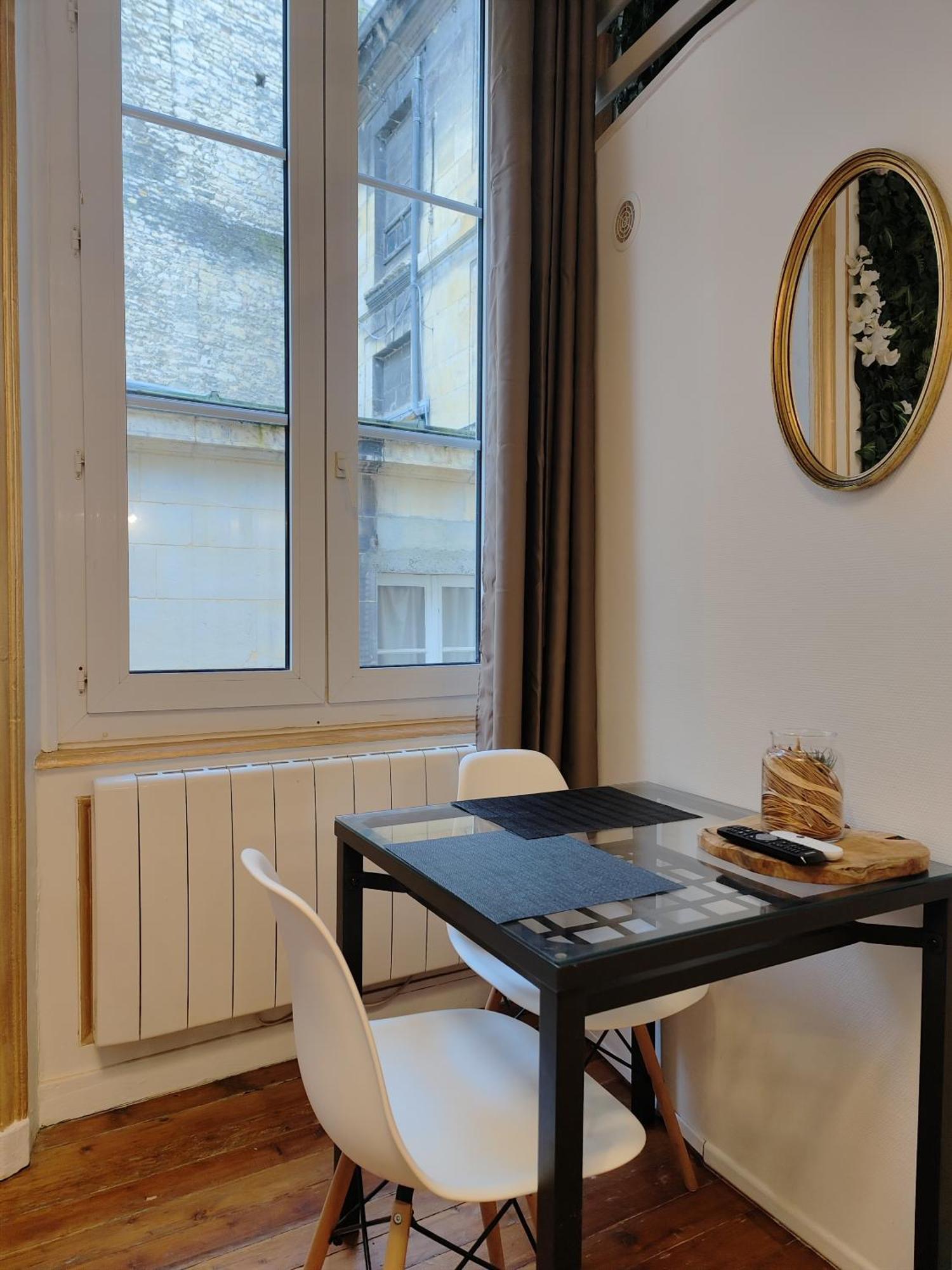 Studio Lumineux Et Fleuri Idealement Situe Apartman Caen Kültér fotó