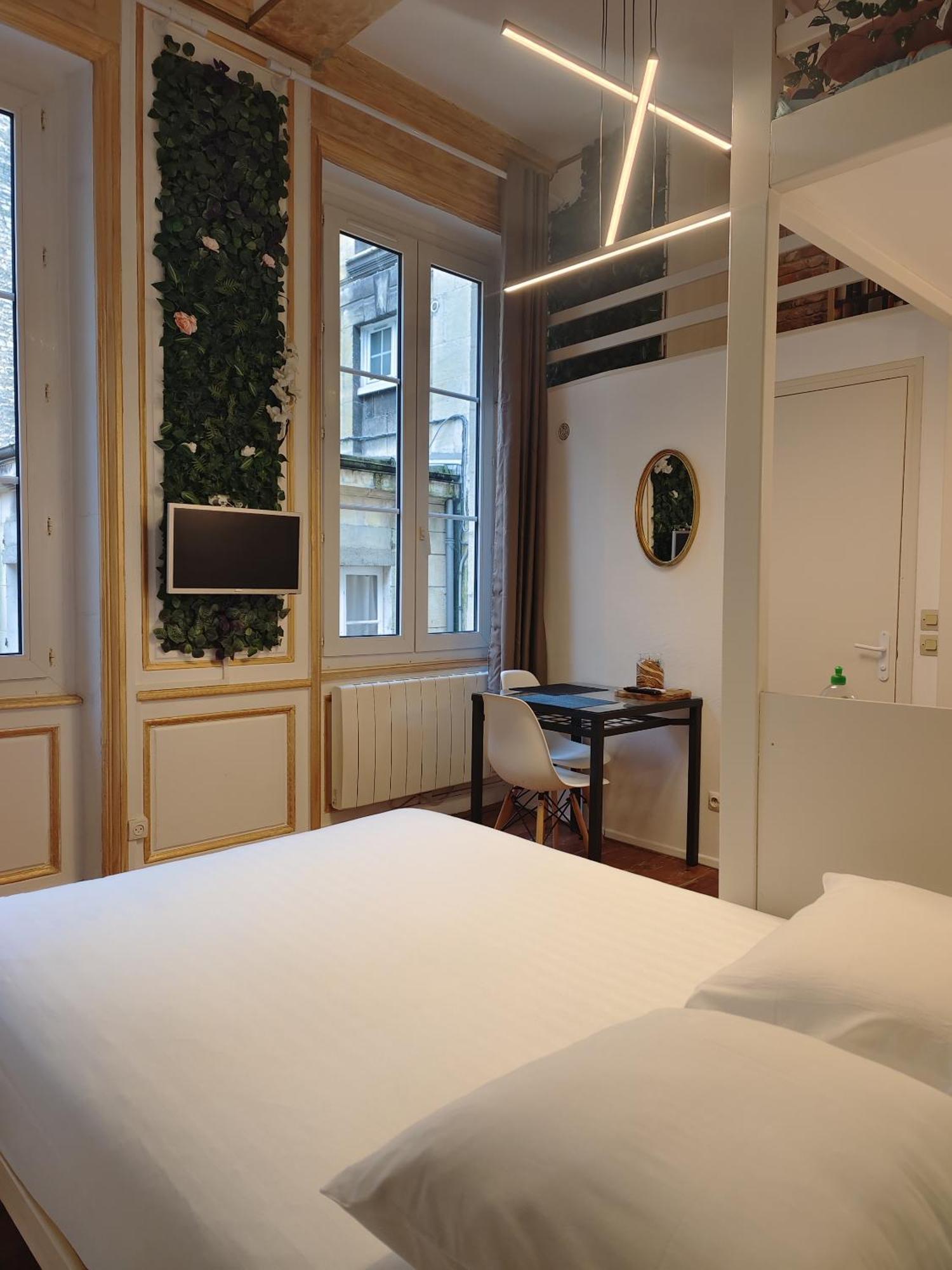 Studio Lumineux Et Fleuri Idealement Situe Apartman Caen Kültér fotó